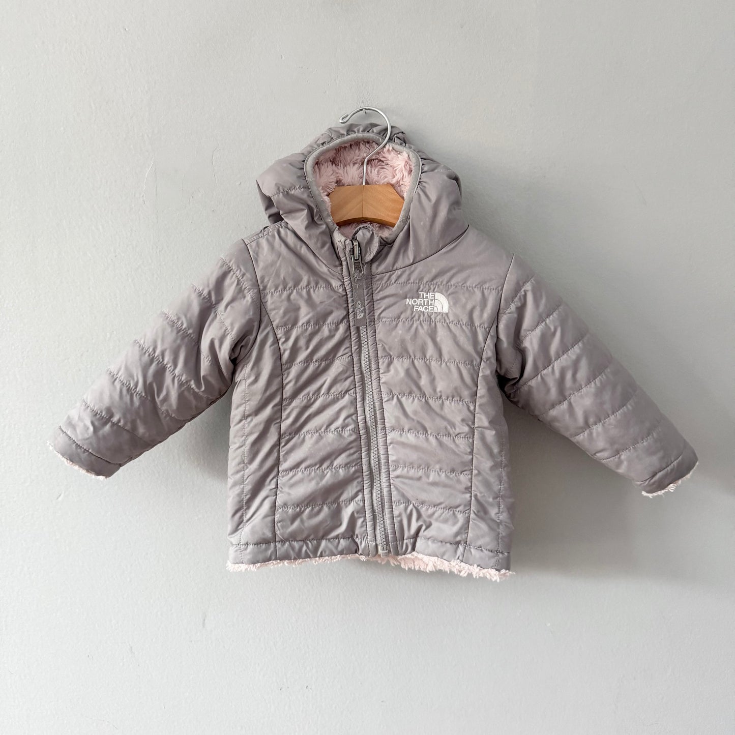 The North Face / Blouson réversible gris clair et rose clair / 12-18 mois