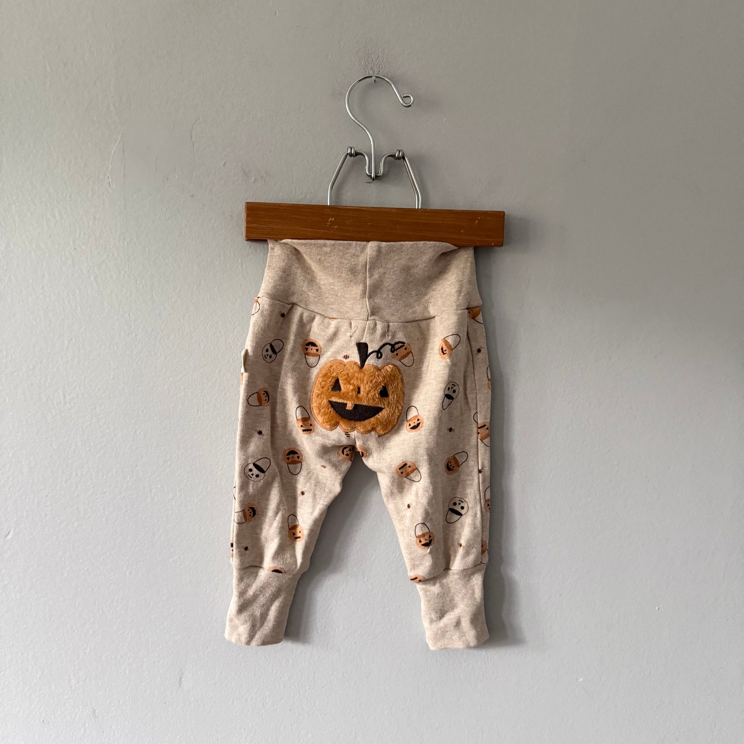 Rabbit + Bear	/ Beige halloween pants / 3-6M