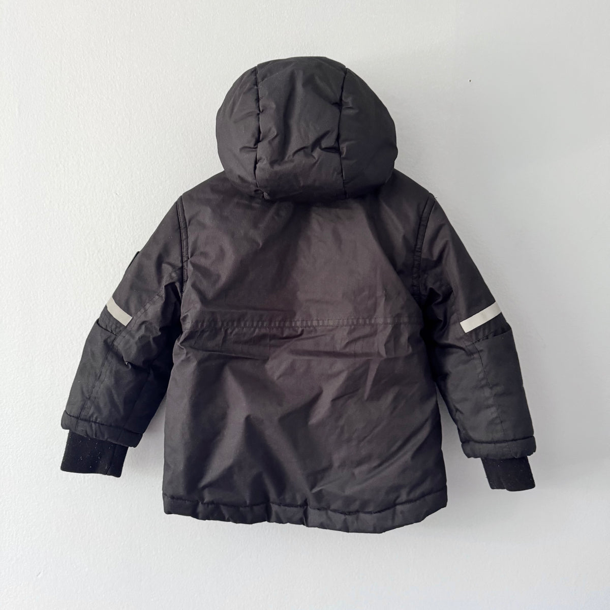 Roots / Black puffer jacket / 2T