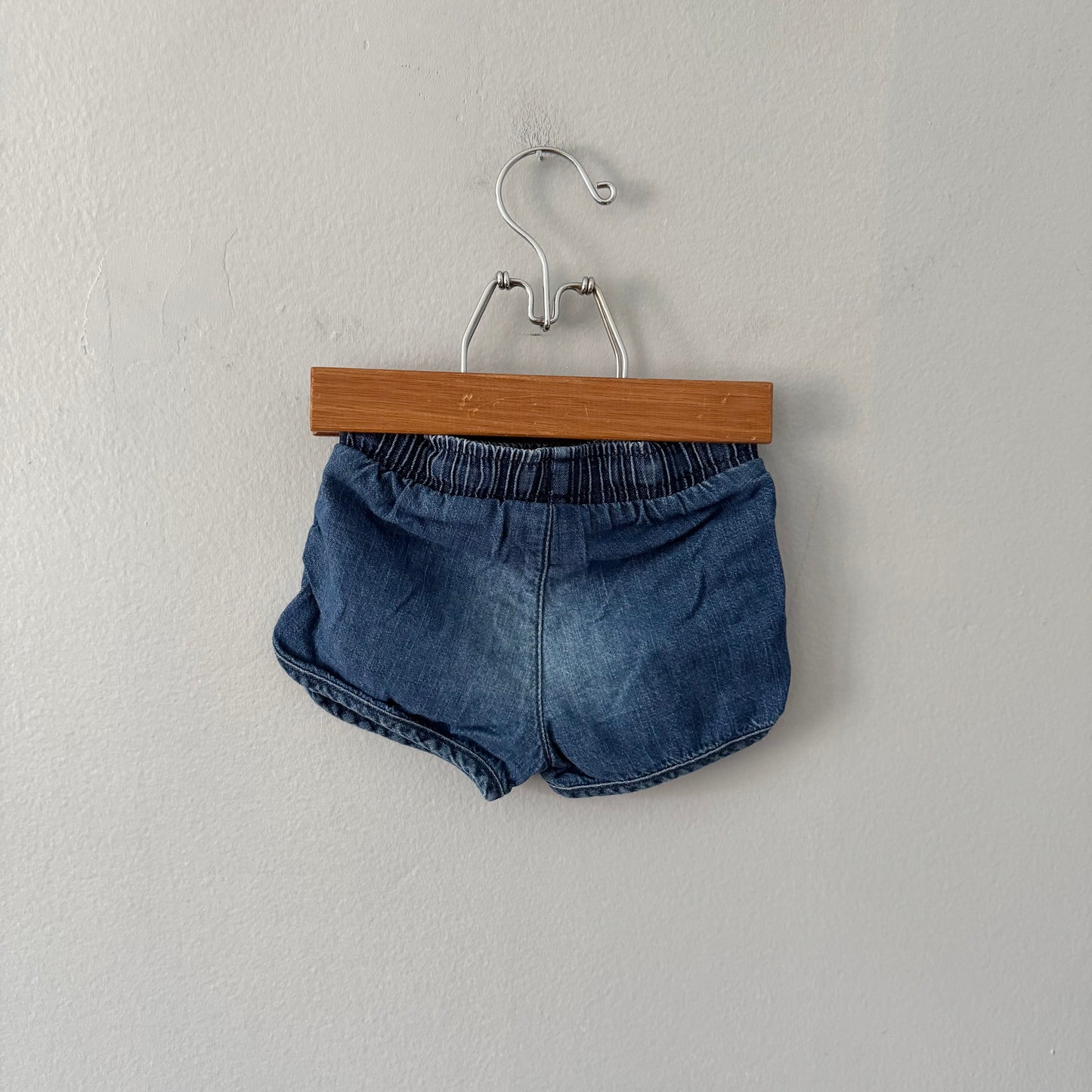 Cat & Jack / Denim shorts / 12M