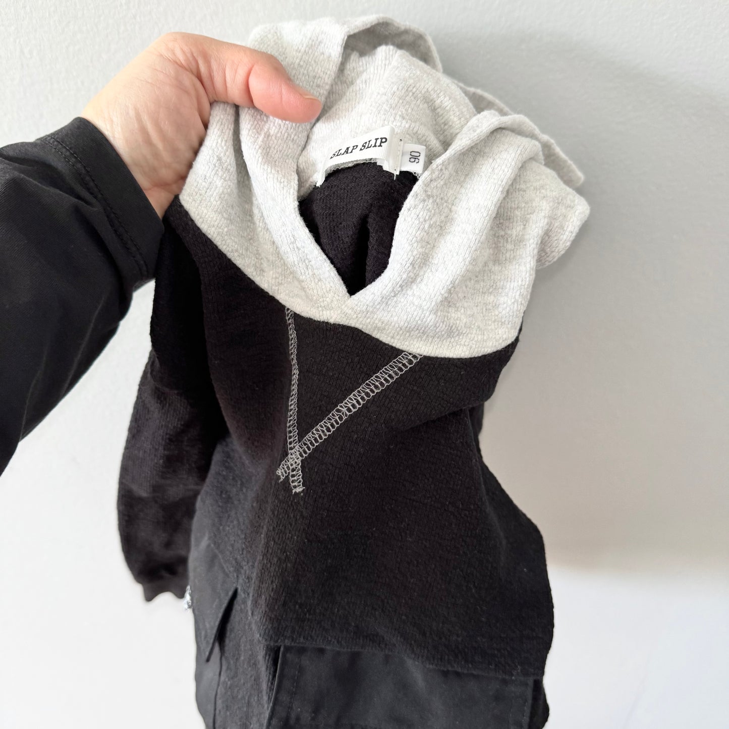 Pas de marque / Sweat à capuche noir / 18-24 mois