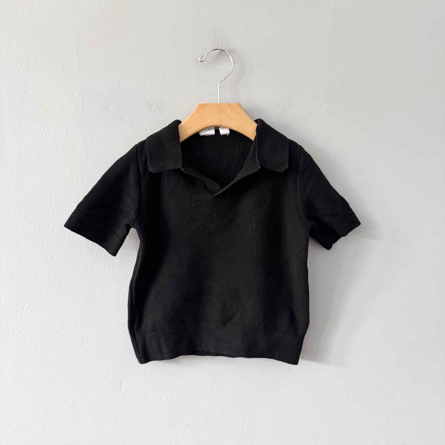 Gap	/ Black cotton knit shirt / 4-5Y - 2 Available