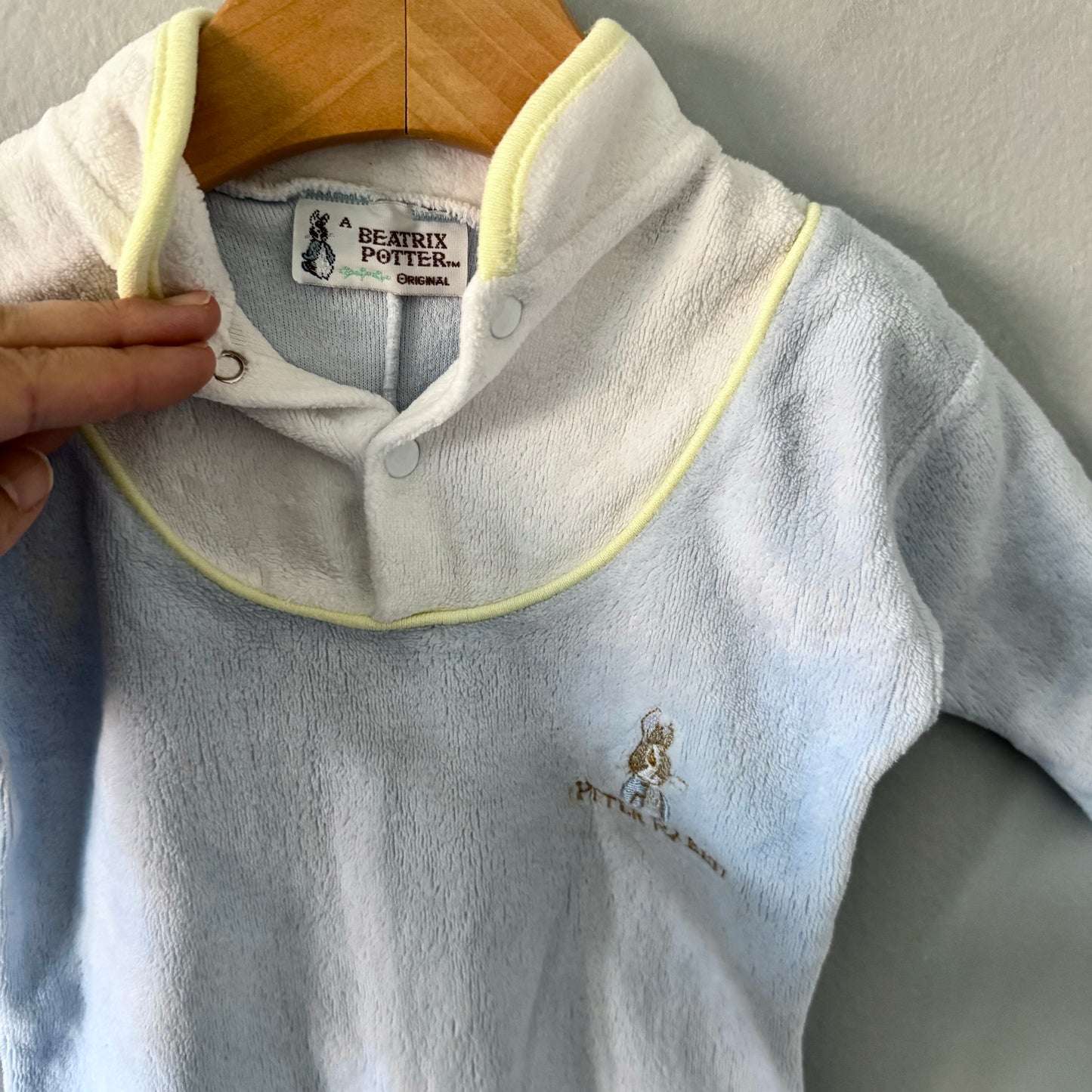 Grenouillère Peter Lapin vintage en velours / Naissance