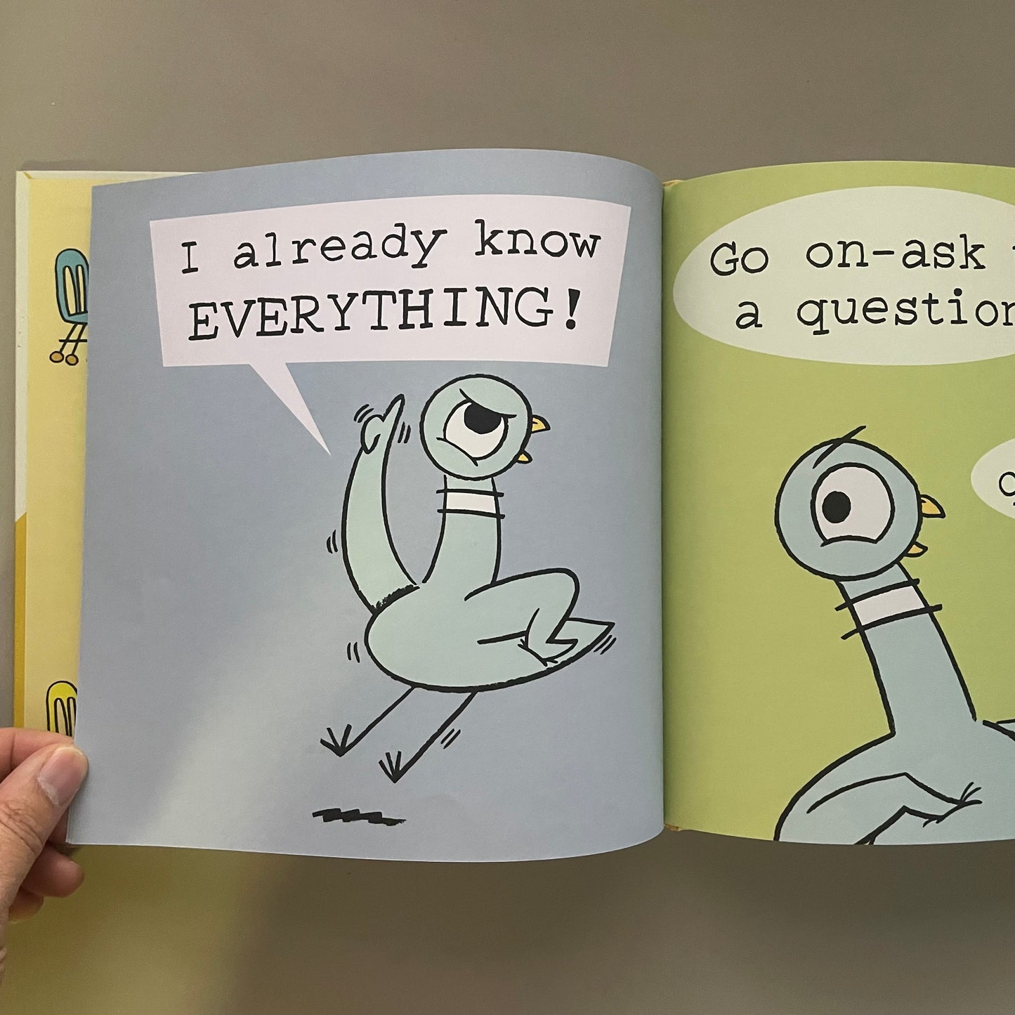 The Pigeon HAS to Go to School! / Mo Willems
