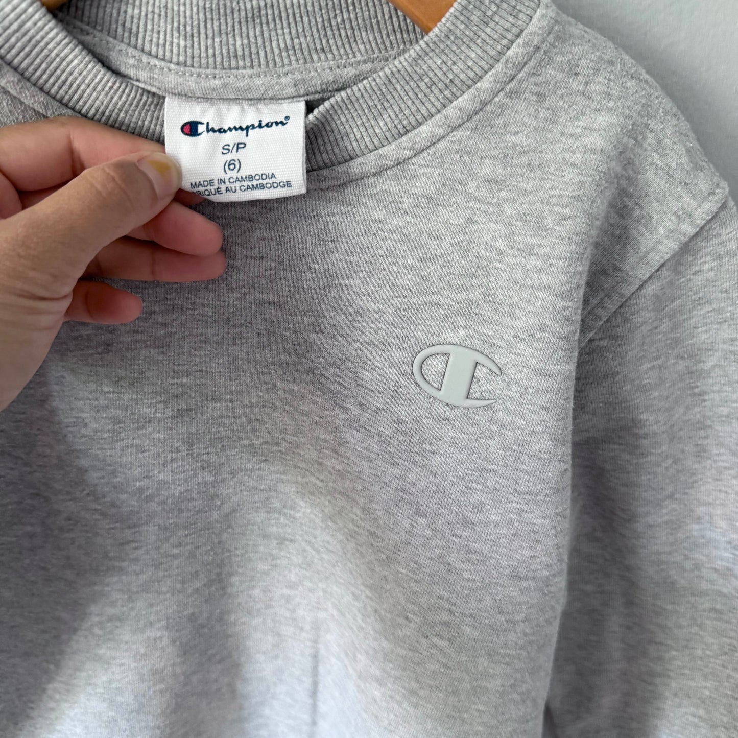 Champion / Light grey sweatrshirt / 6Y