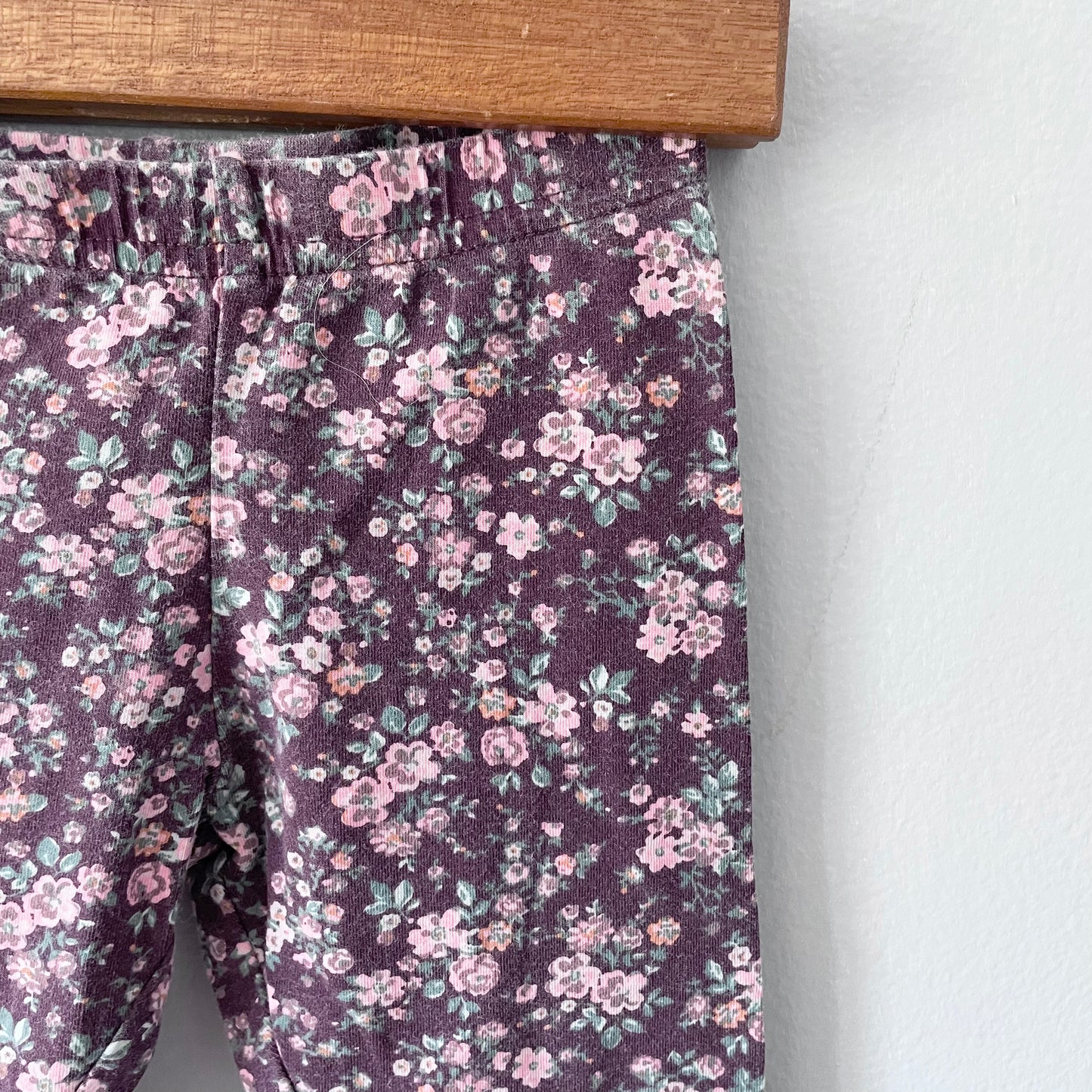 Wheat / Purple x floral leggings / 9M