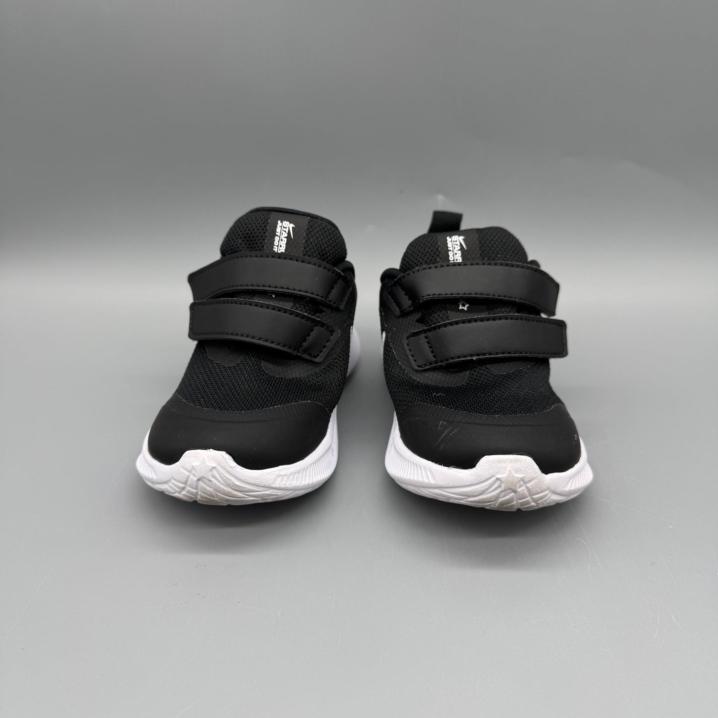 Nike / Running Shoes / US7