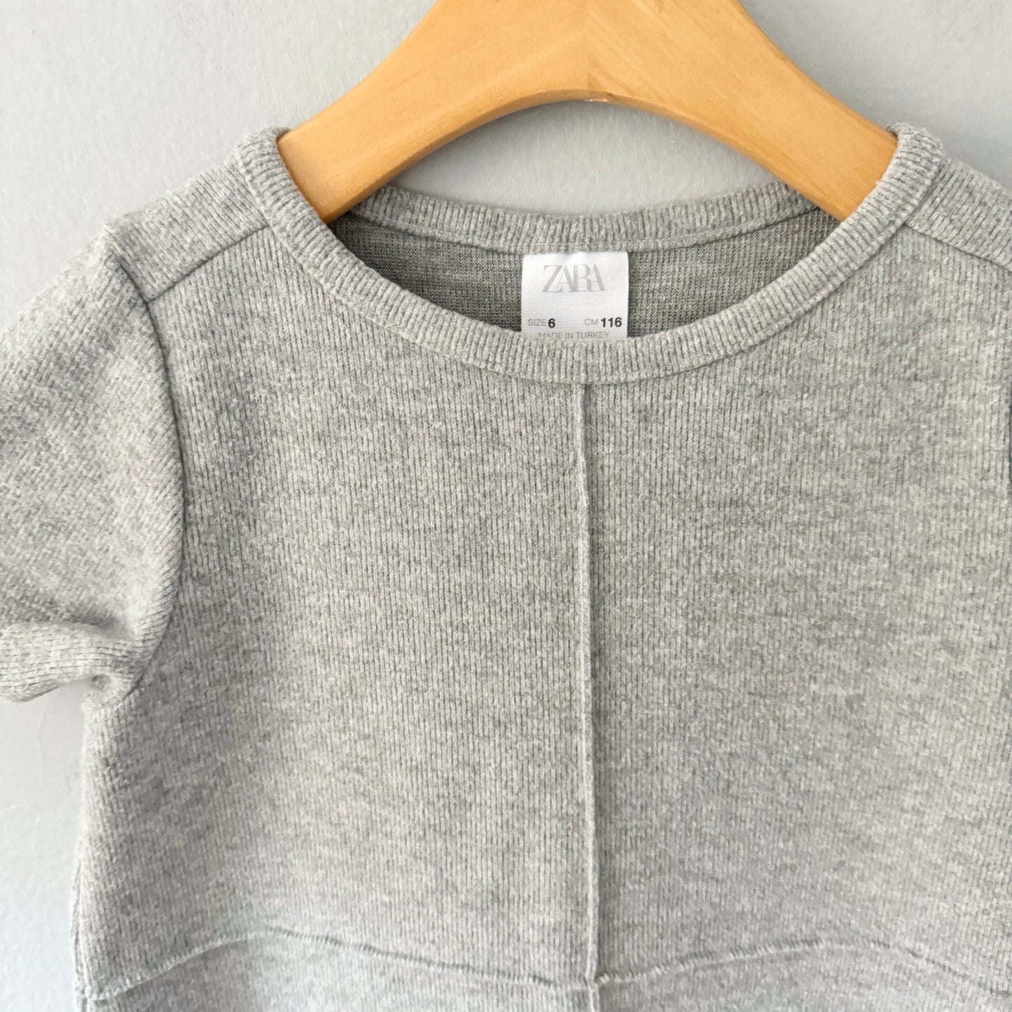 Zara / Light grey knit dress / 6Y