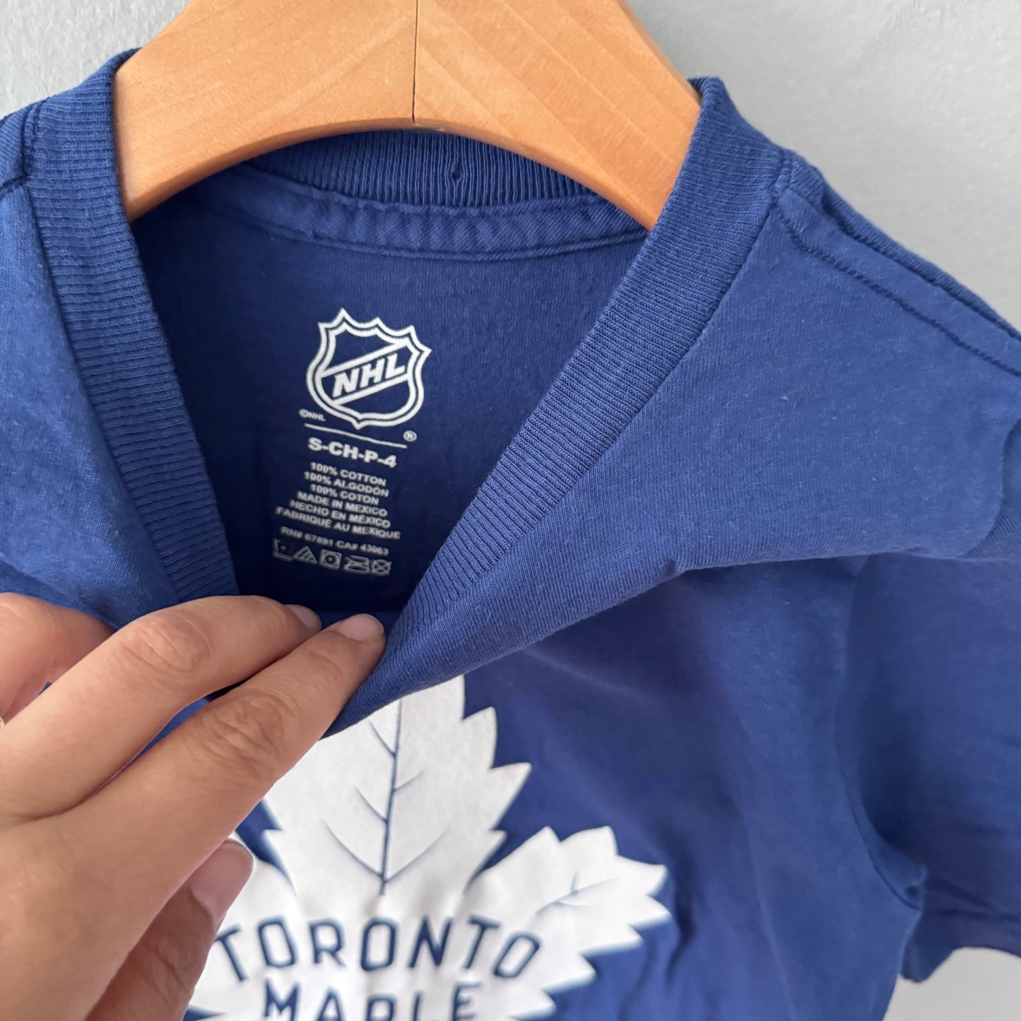 NHL / Tronto Maple Leafs T-shirt / 4Y