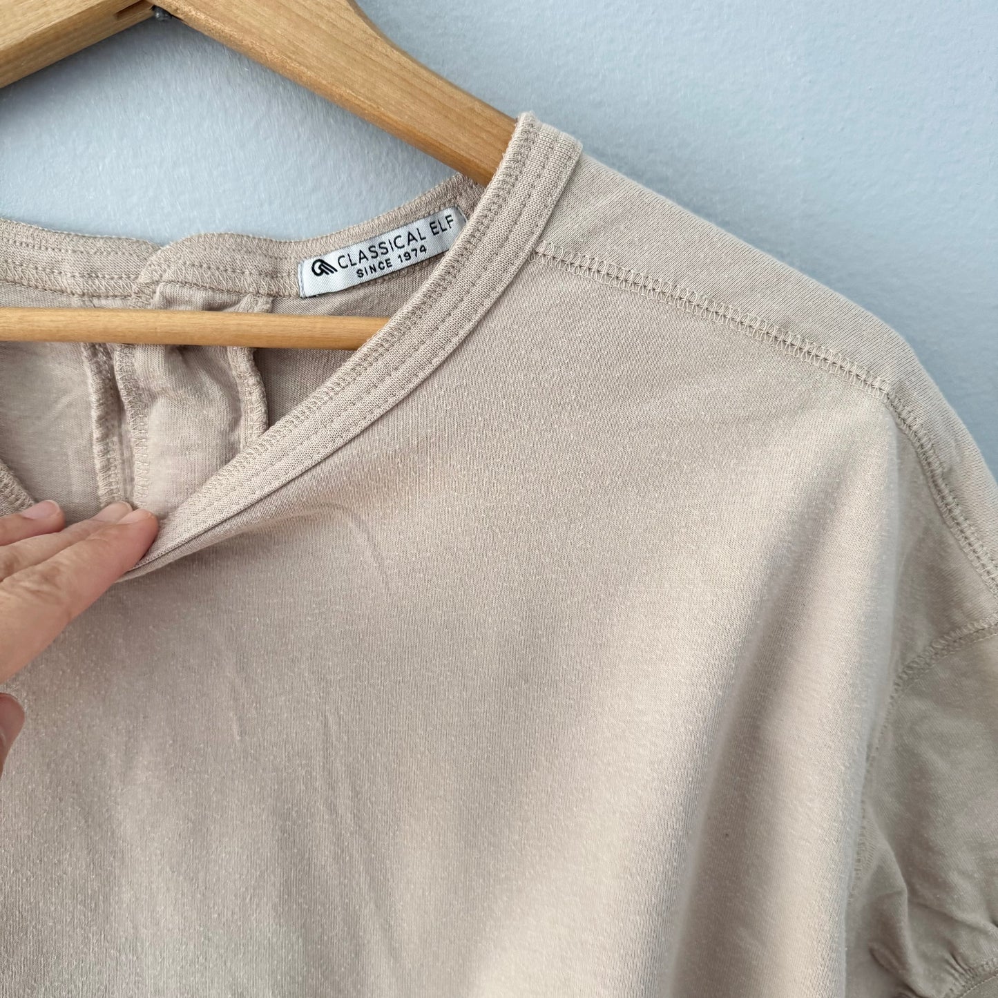 Classical Elf / Beige oversized top / Women OS