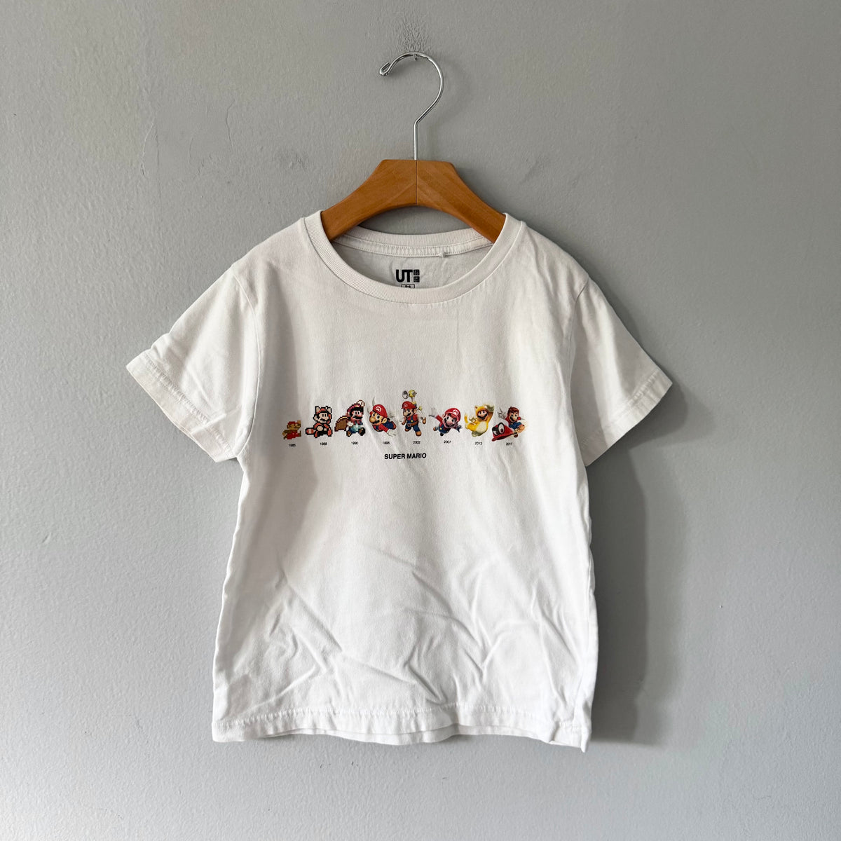 Uniqlo x Super Mario / White T-shirt / 5-6Y