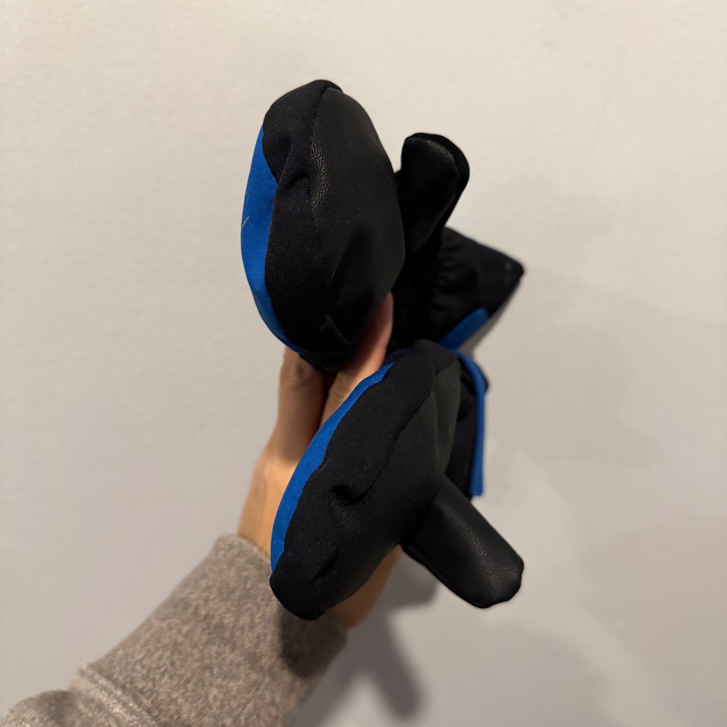 Spyder / Black x blue snow mittens / 3-5Y