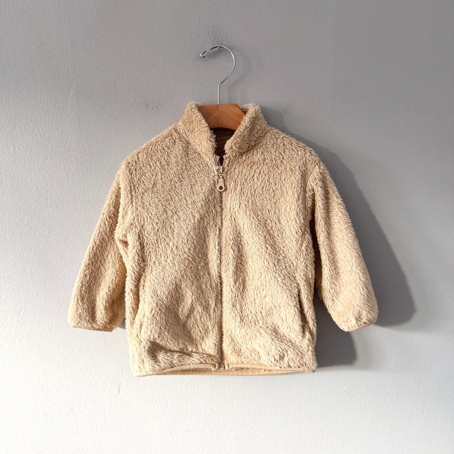Uniqlo / Beige sherpa zip up / 18-24M