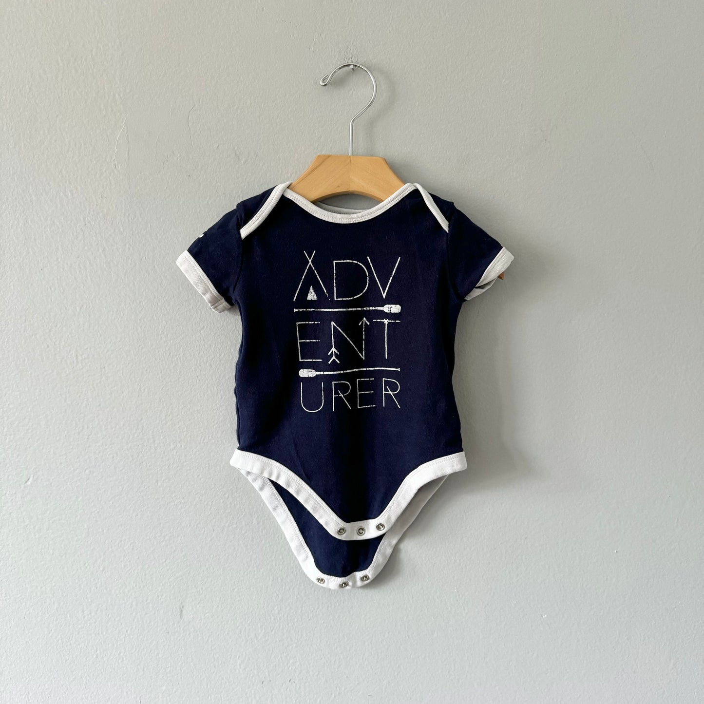 Hudson's Bay / Adventurer onesie / 0-6M