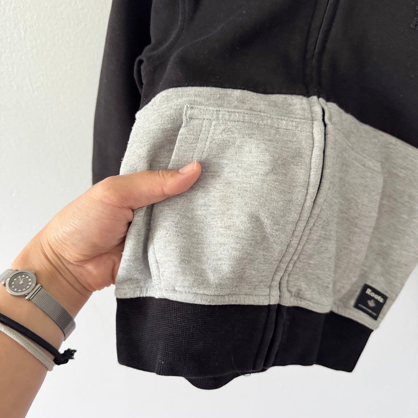 Roots / Black x light grey zip up hoodie / 2T