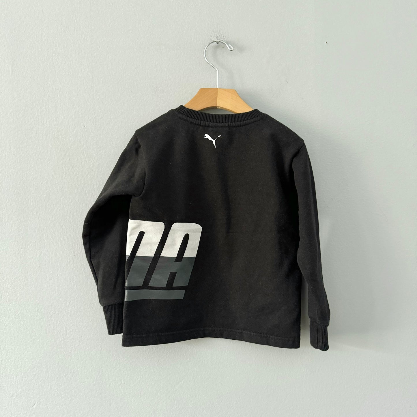 Puma / Black x white logo sweatshirt / 3T