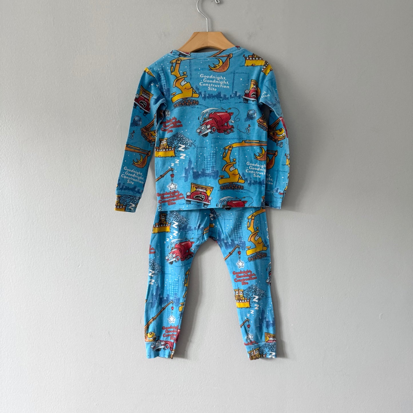 Books to bed	/ Blue truck pajama set / 4Y