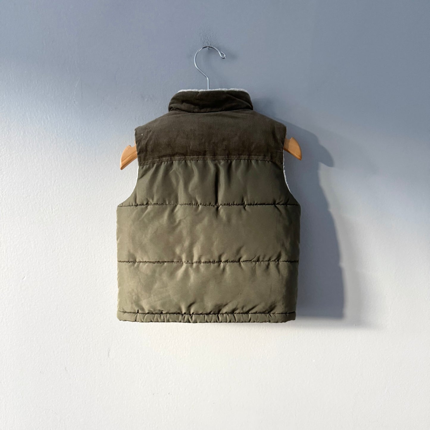Gap / Khaki sherpa lined vest / 18-24M