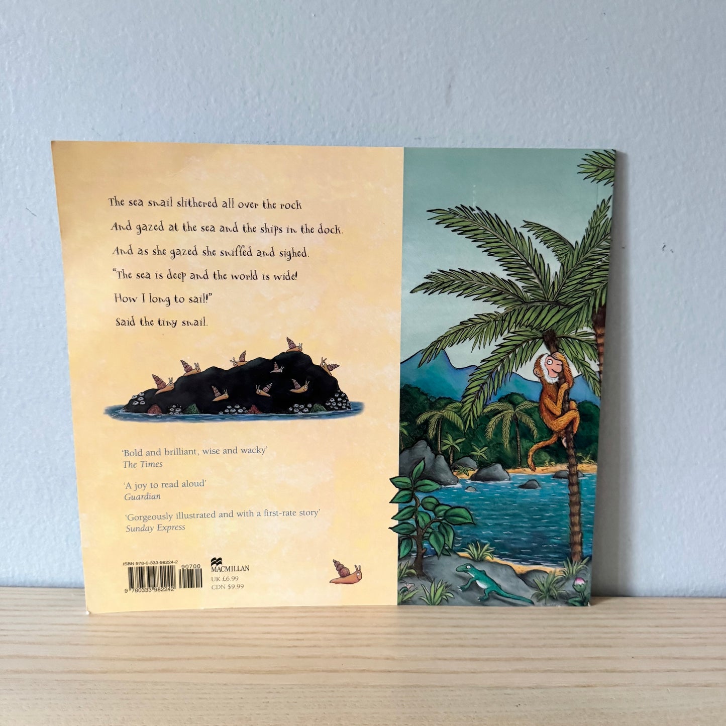 The Snail and the Whale / Julia Donaldson & Axel Scheffler