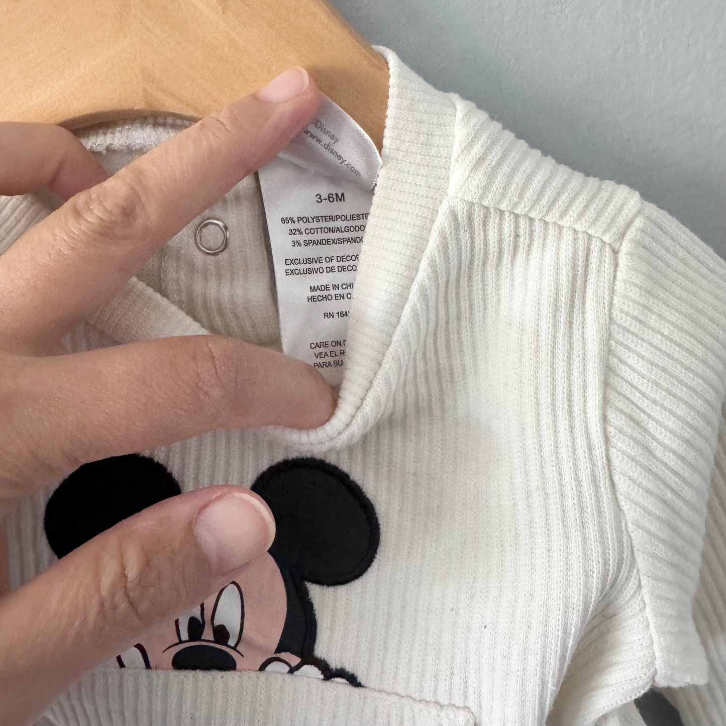 Disney / White Mickey sweatshirt / 3-6M