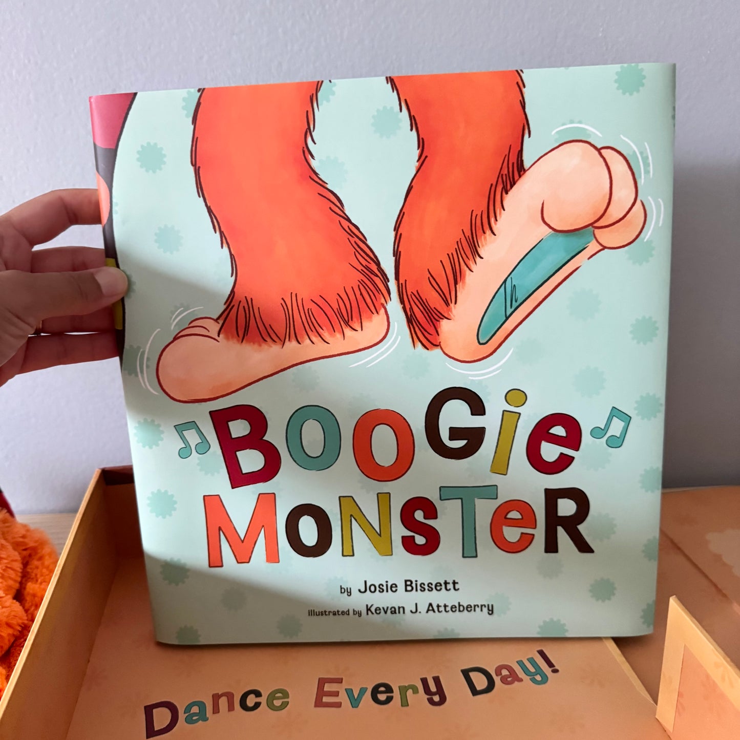 [Brand New] Boogie Monster Dance Kit (Book, CD, Boogie Legs)