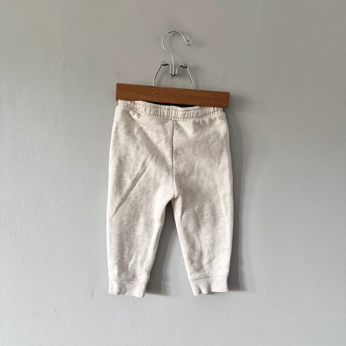 Cat & Jack / Oatmeal sweatpants / 18M