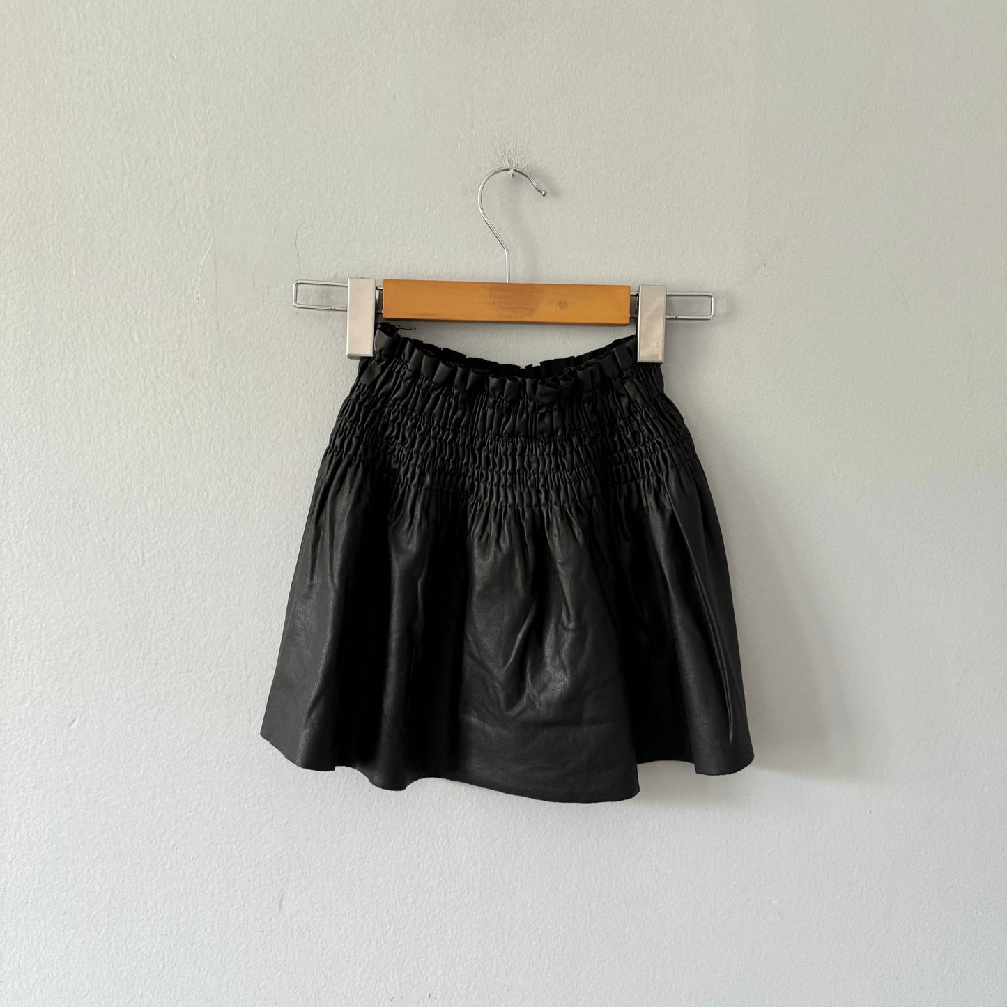 Zara / Black skirt / 6Y