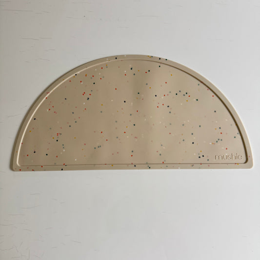 Mushie / Confetti silicone mat