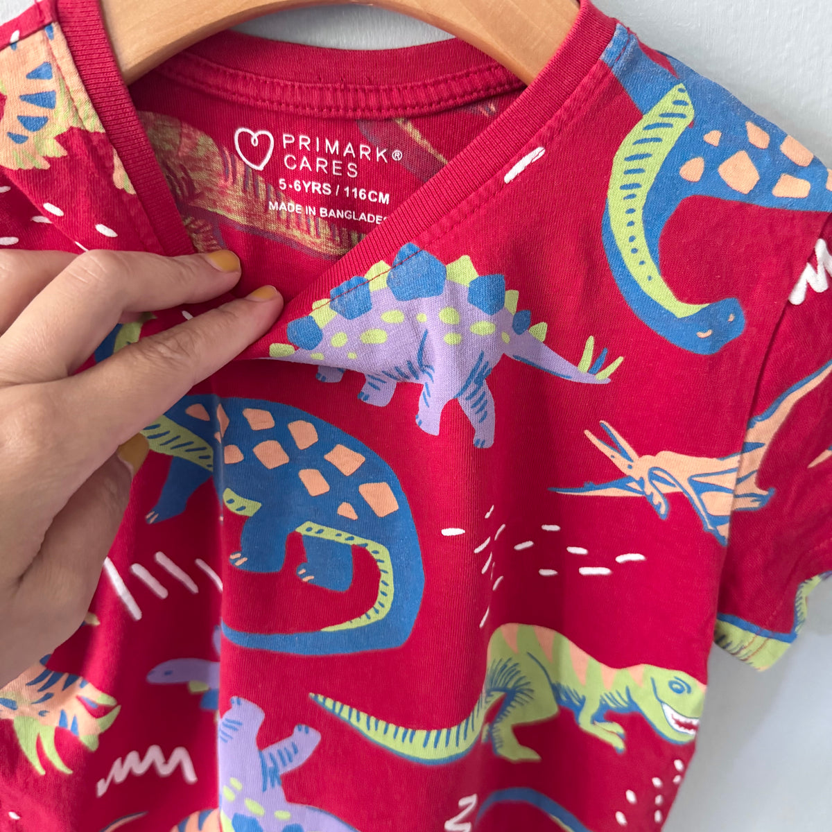 Primark / Red x dinosaur T-shirt / 5-6Y