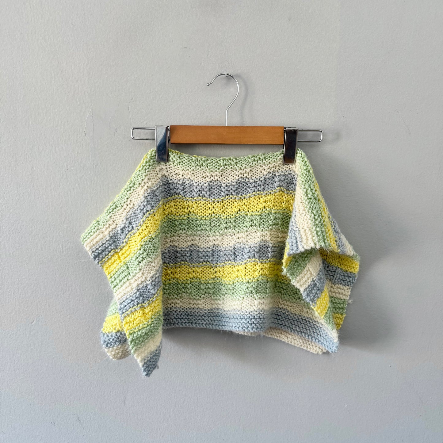 Fait main / Petite couverture en tricot / 20 x 22 pouces