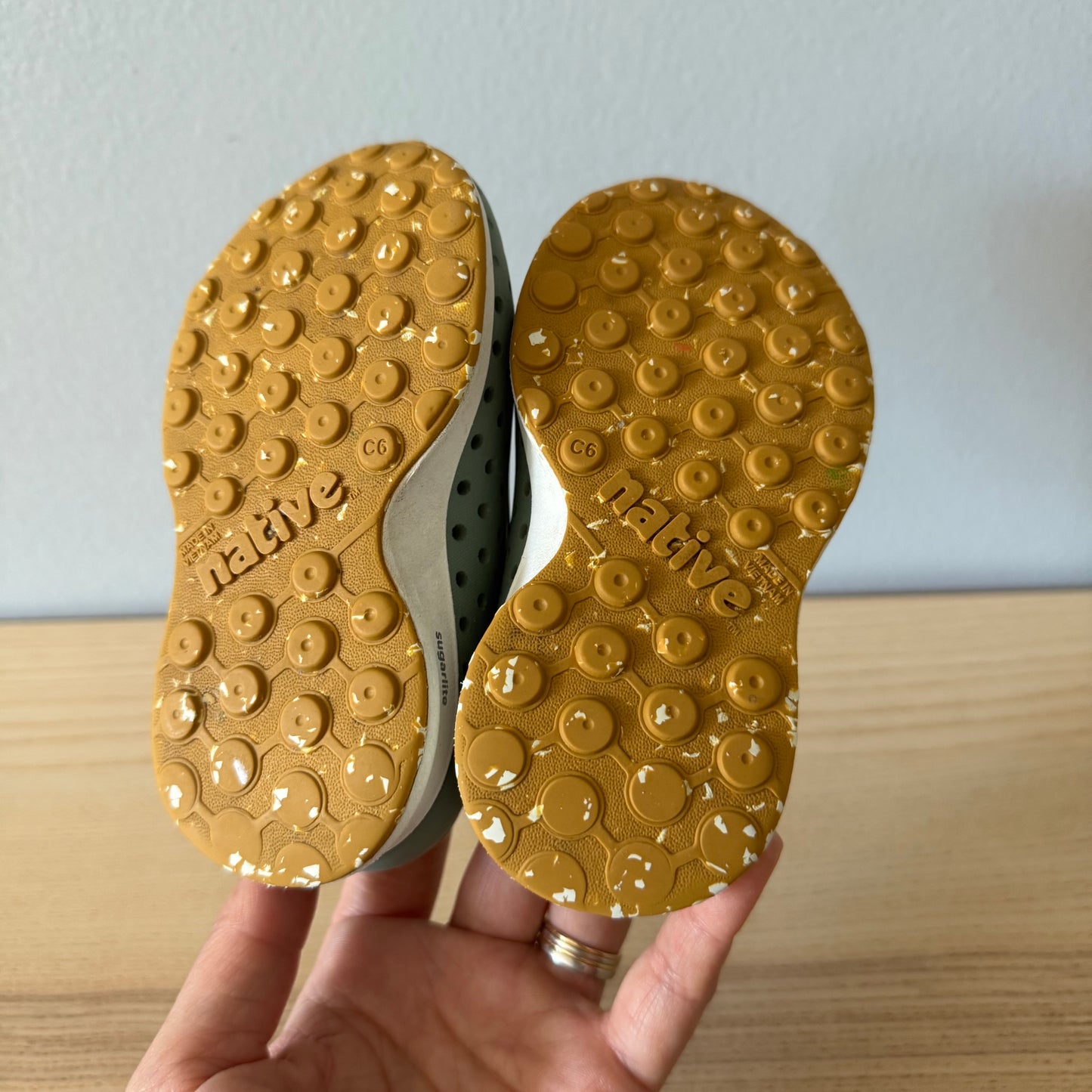 Native / Sandals /  US6