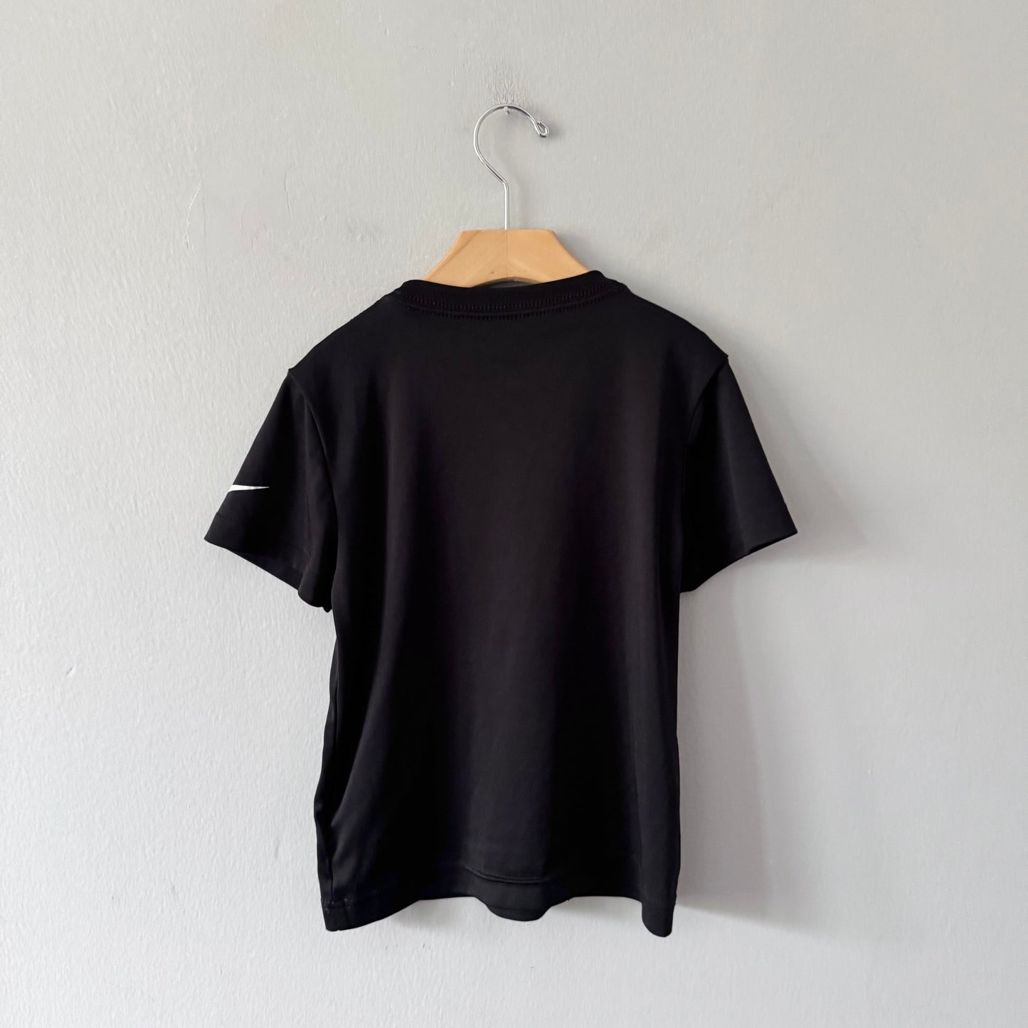 Nike / Black Dri Fit top / 6-7Y