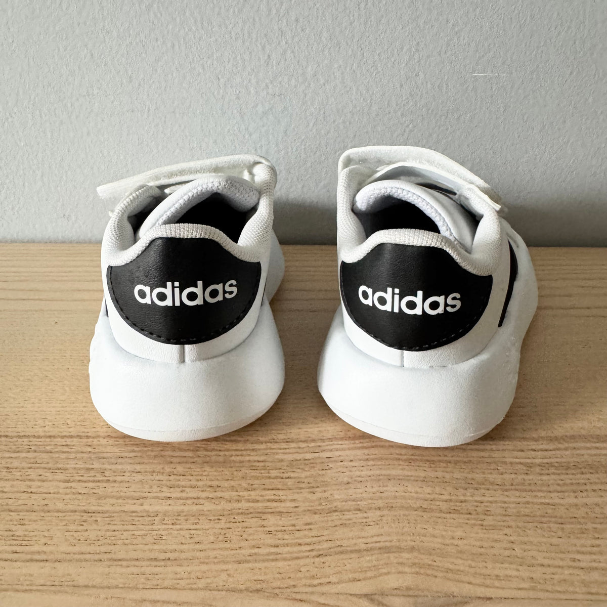Adidas / Sneaker / US8