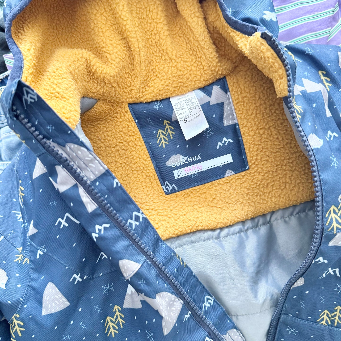 Decathon / Navy padded zip up jacket / 5-6Y