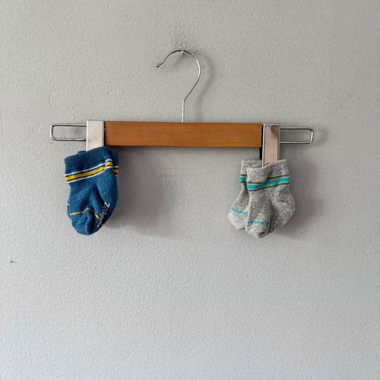 Robeez / 2 pairs of socks / 0-6M