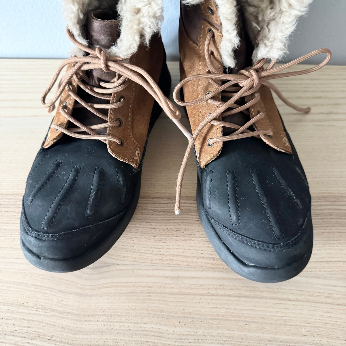 UGG / Boots / J3