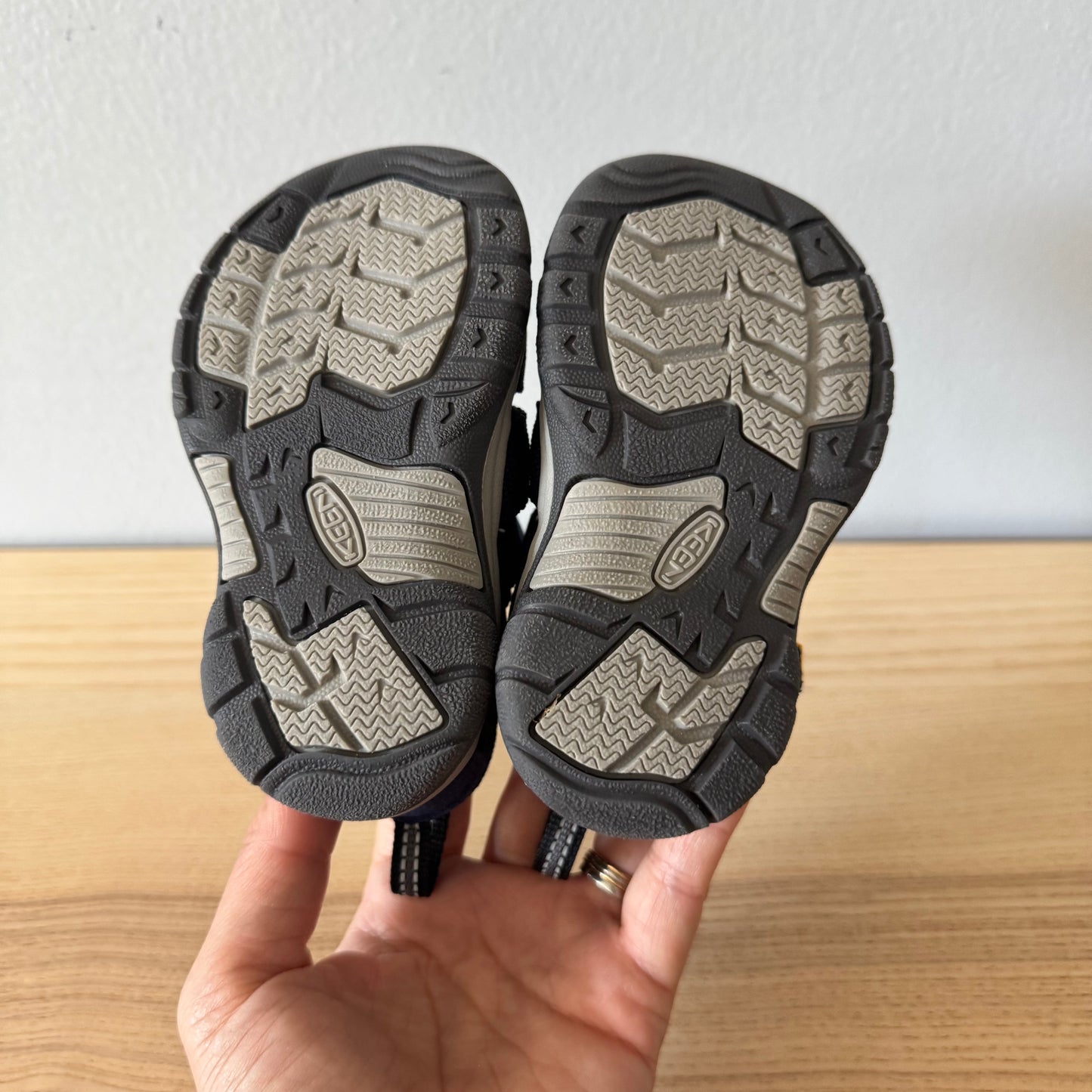 Keen / Sandals / US6