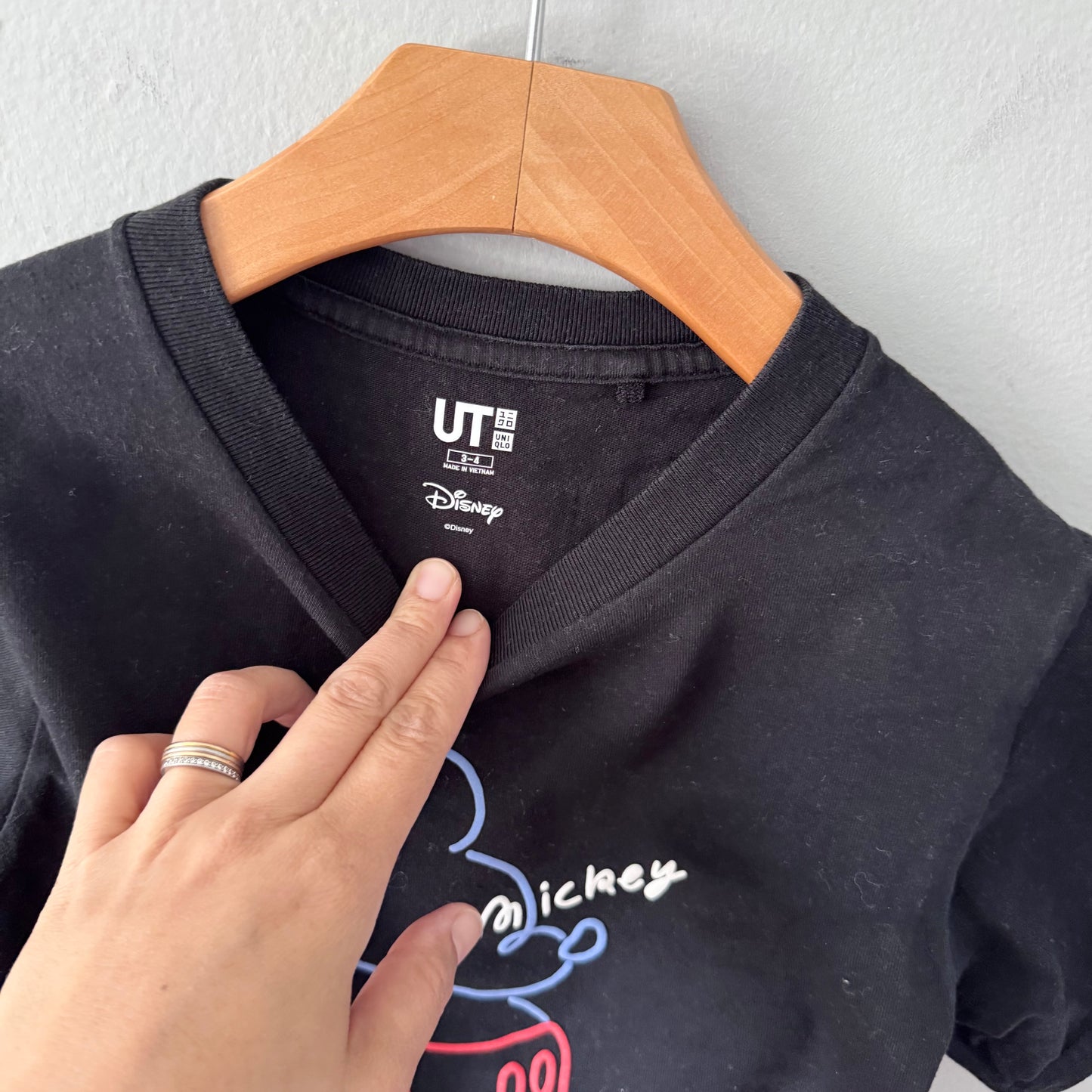 Uniqlo x Disney / Mickey black T-shirt / 3-4Y