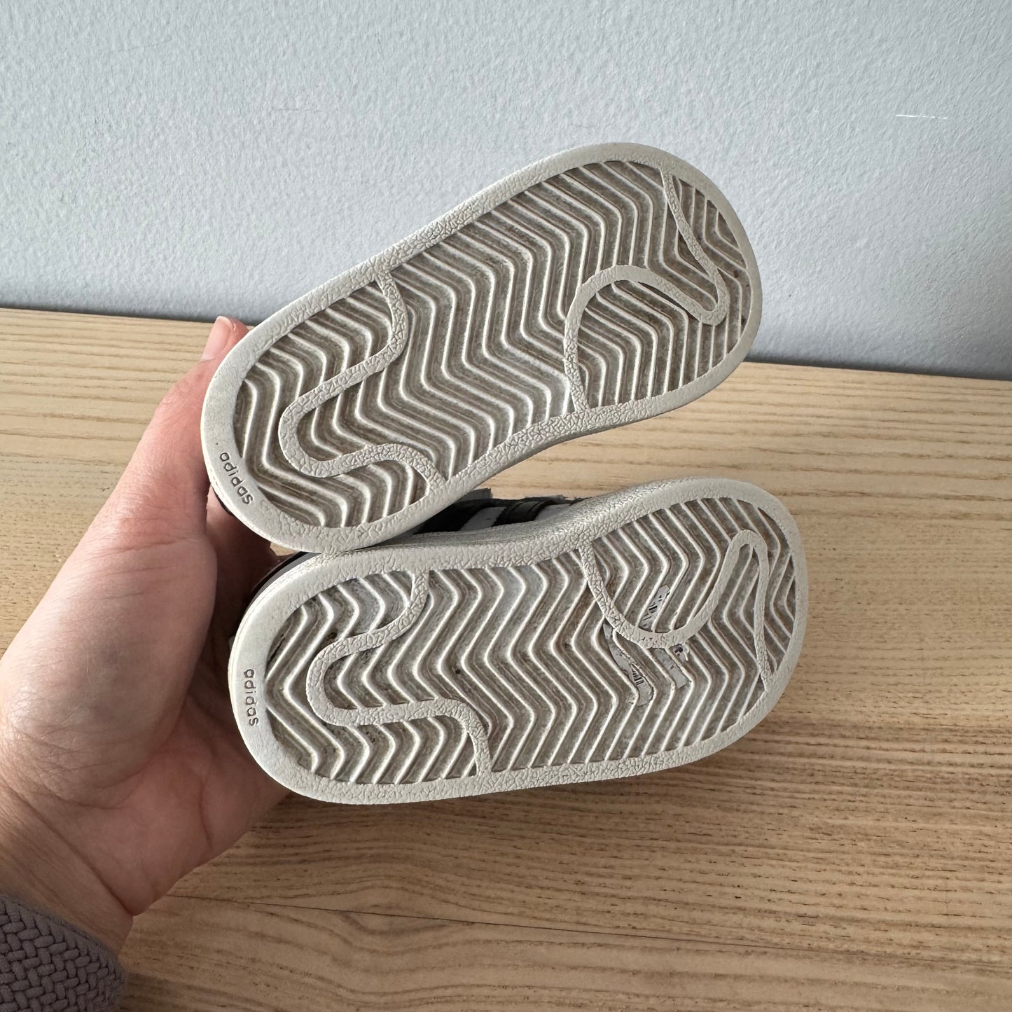 Adidas / Superstar blanc x noir / US5 1/2