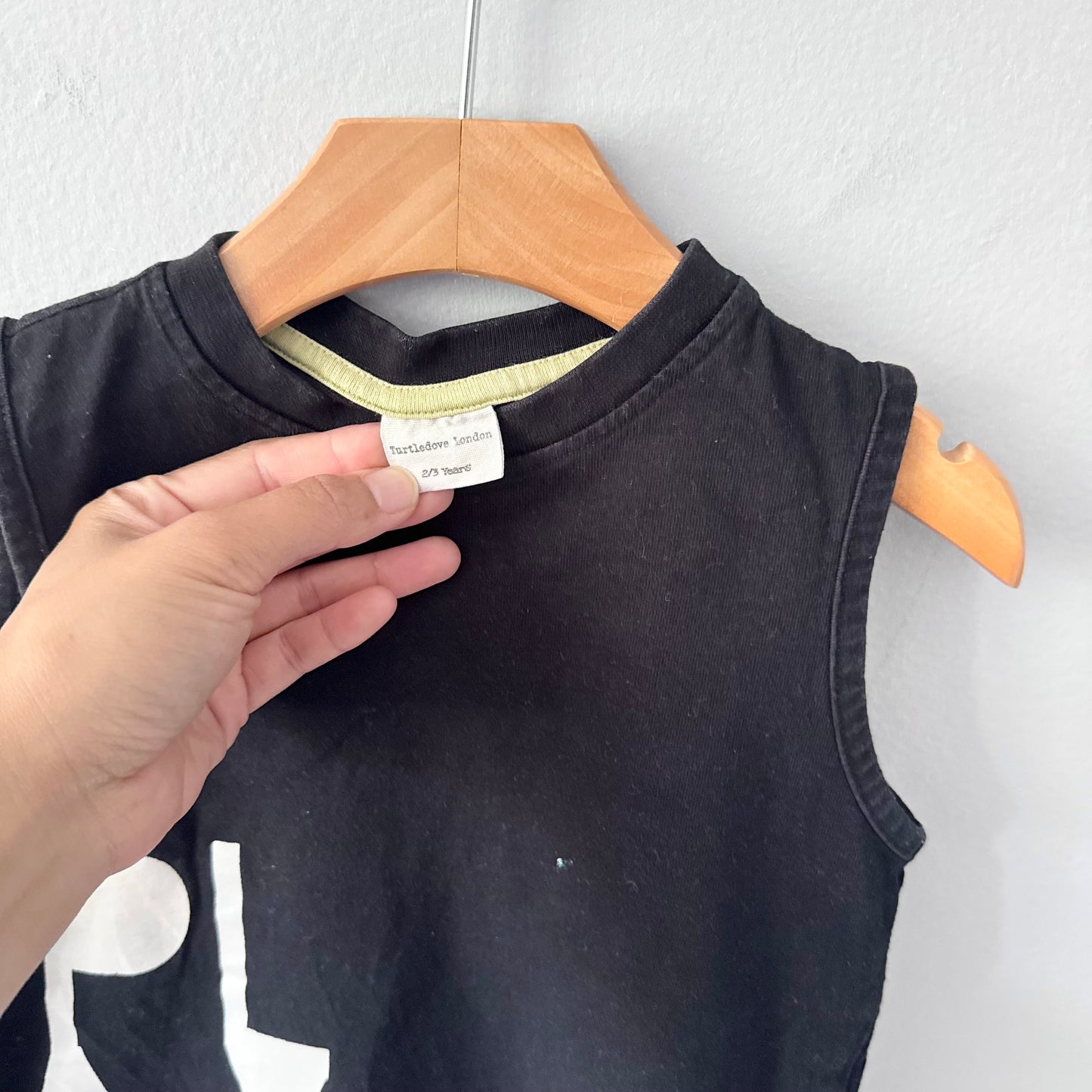 Turtledove London / Black tank top / 2-3Y