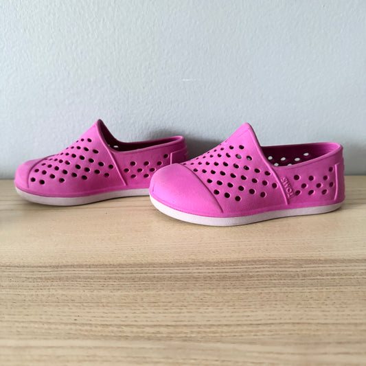Toms / Pink water shoes / US7