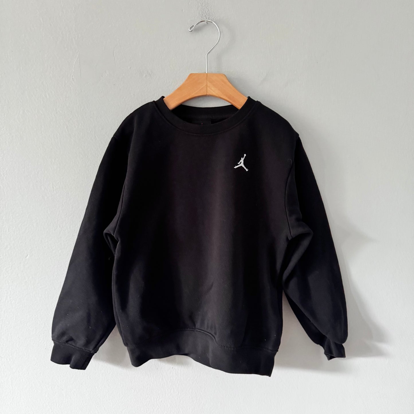 Jordan / Black sweatshirt / 6-7Y