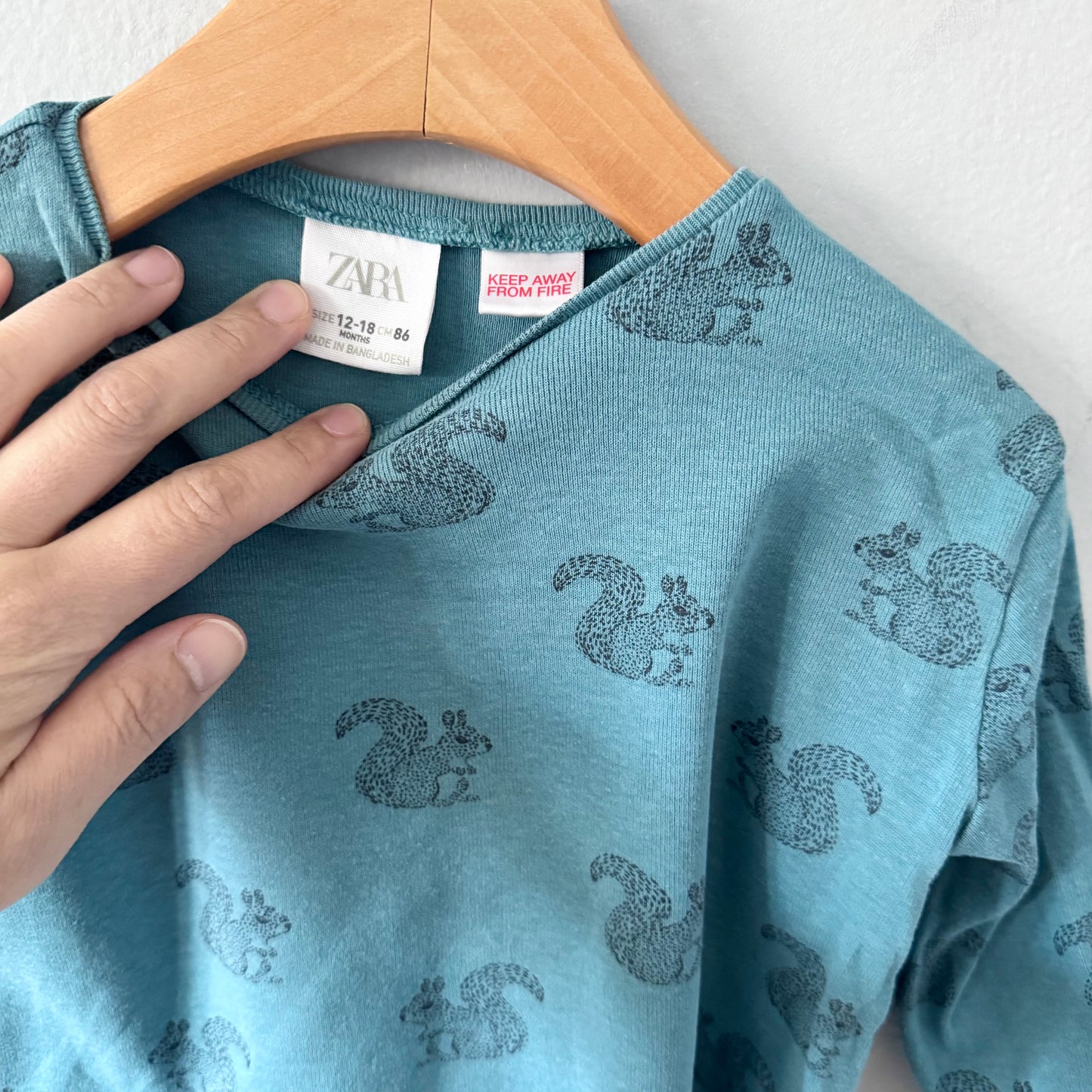 Zara / Haut à manches longues vert / 12-18M