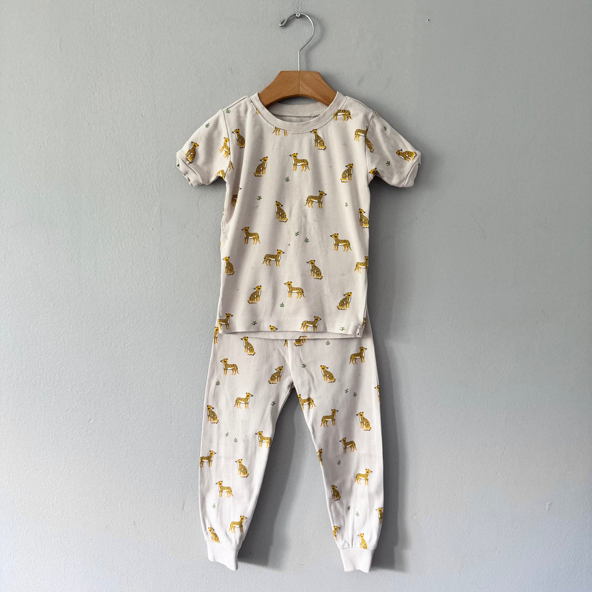 Petit lem / Beige x cheetah pajama set / 3Y