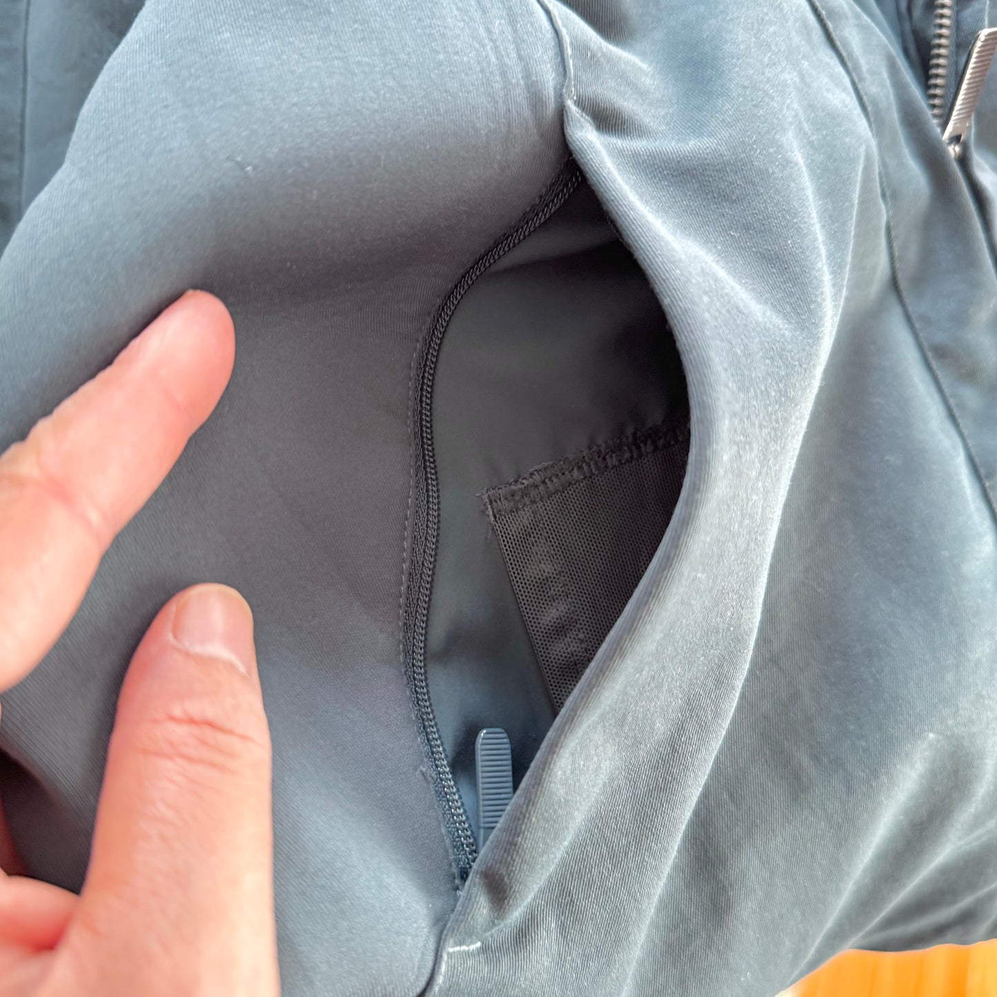 Lululemon / Dark green light jacket / Women 6