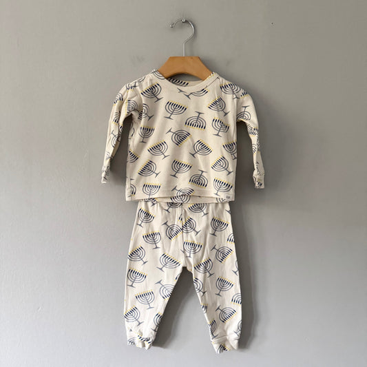 Gap / White Hanukkah pajama set / 12-18M