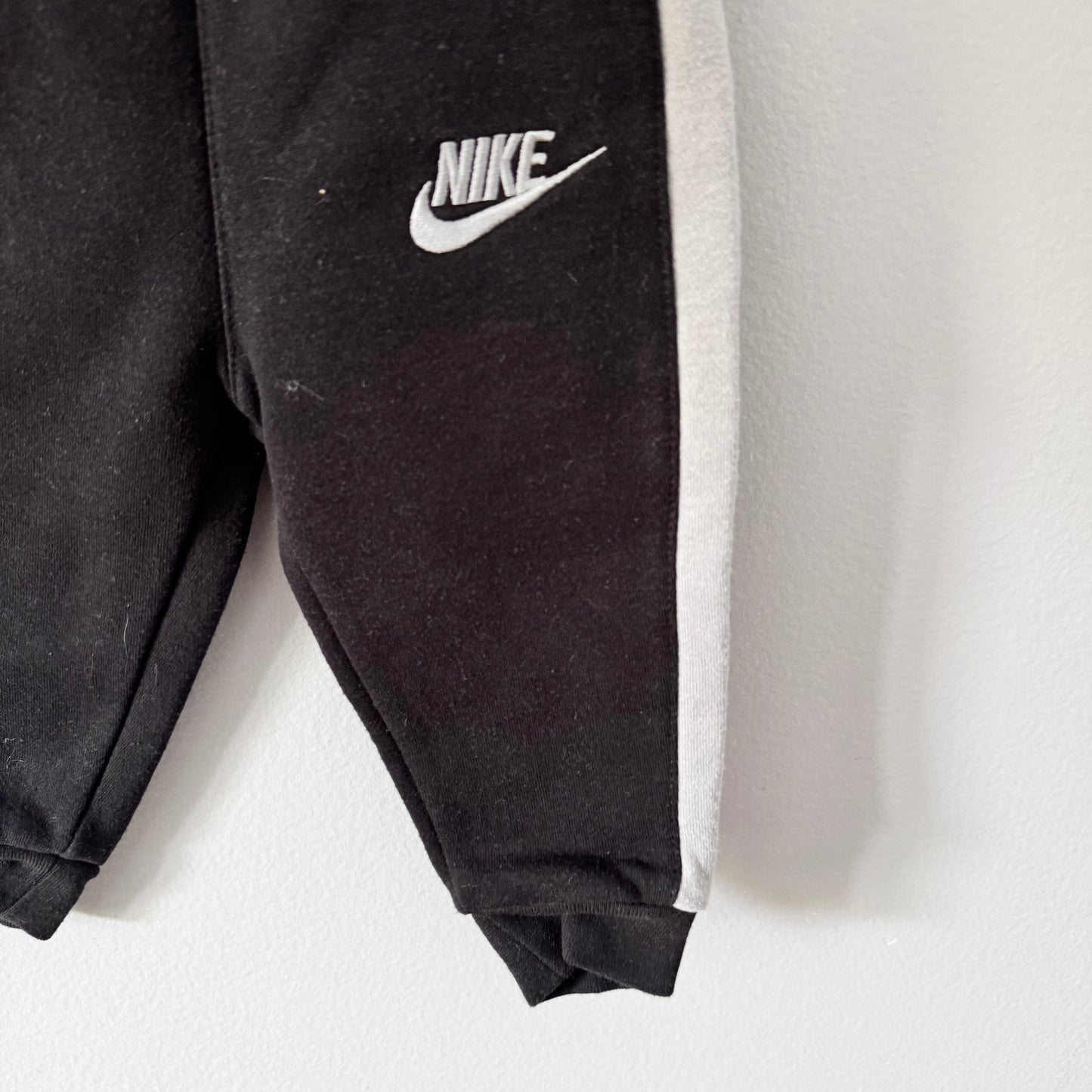 Nike / Pantalon de survêtement noir / 12M