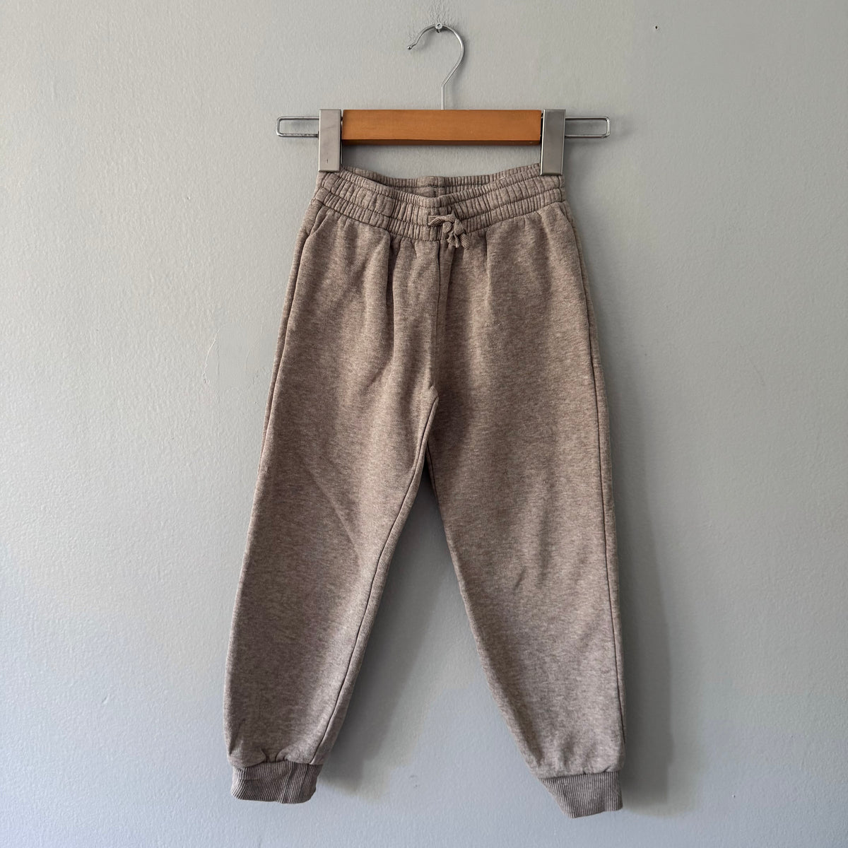 H&M / Light brown sweatpants / 5-6Y