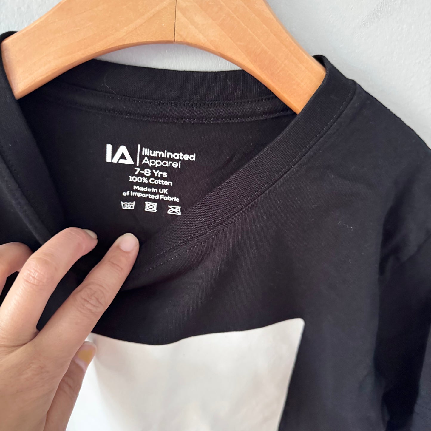 Illuminated Apparel / Black T-shirt / 7-8Y