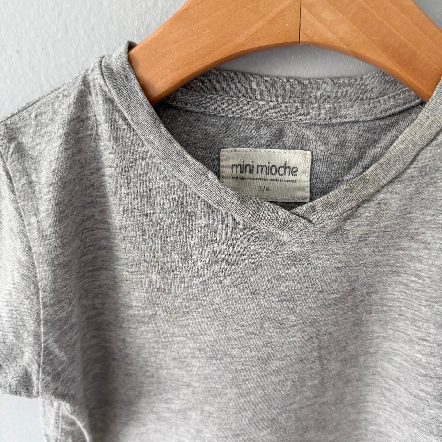 Mini mioche / Light grey V neck T-shirt / 3-4Y